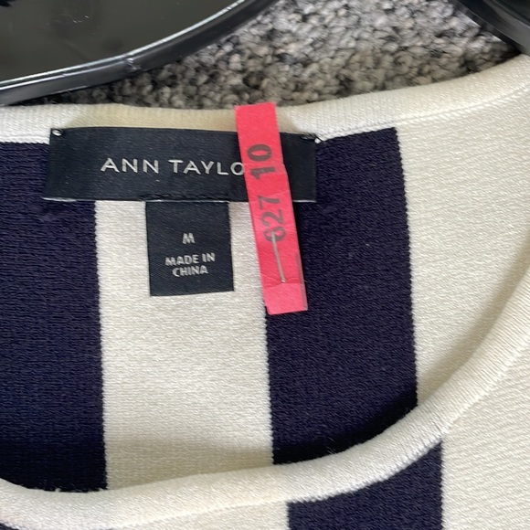 Ann Taylor peplum blue and white stripe knit sleeveless top size medium tank top - Picture 4 of 4